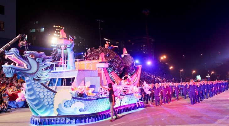 Карнавал «Халонг-2013» - торговая марка туризма провинции Куангнинь - ảnh 5